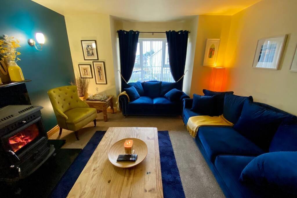 3 Bedroom House Located In Centre Of Carndonagh Exteriör bild