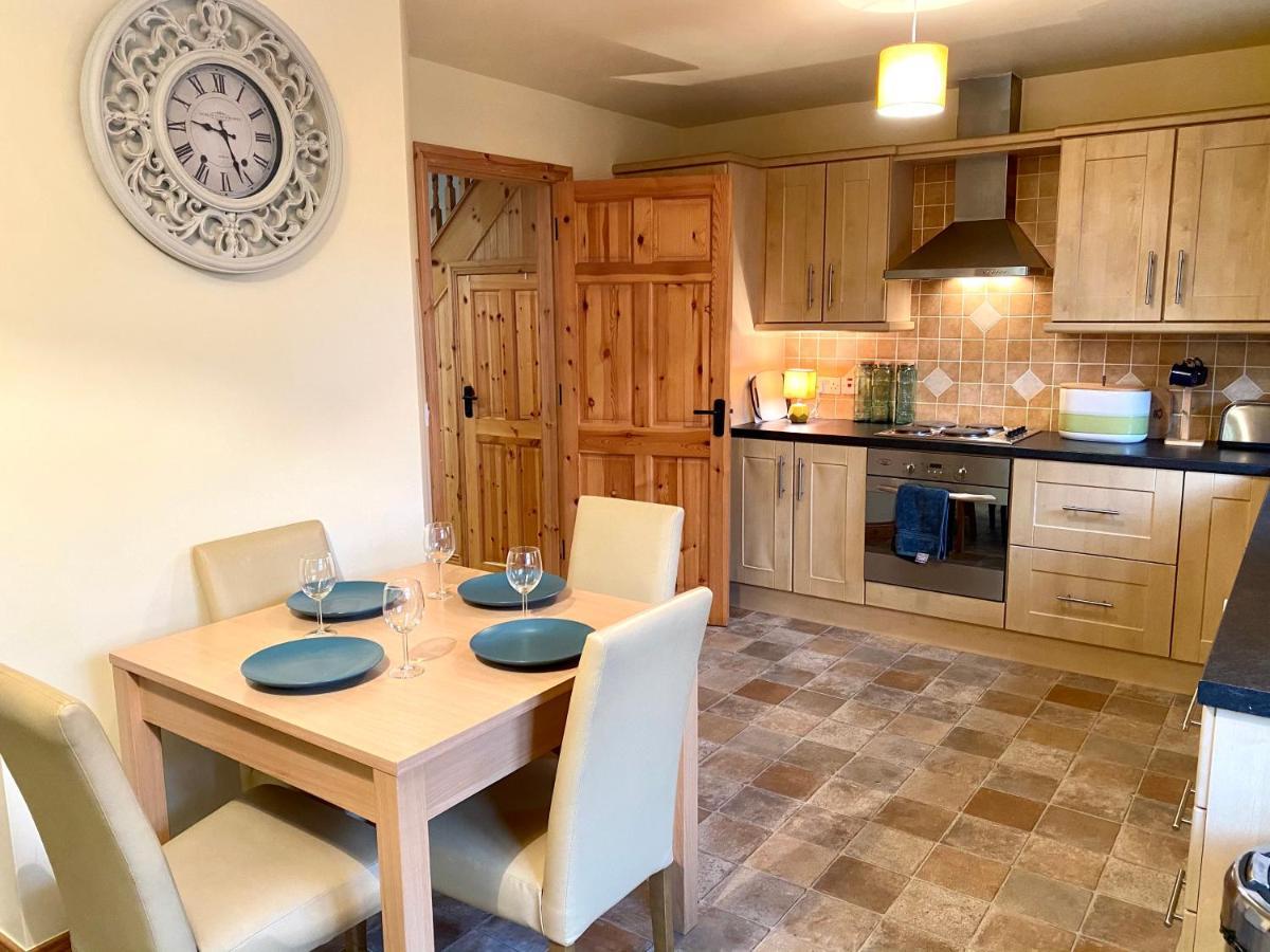 3 Bedroom House Located In Centre Of Carndonagh Exteriör bild