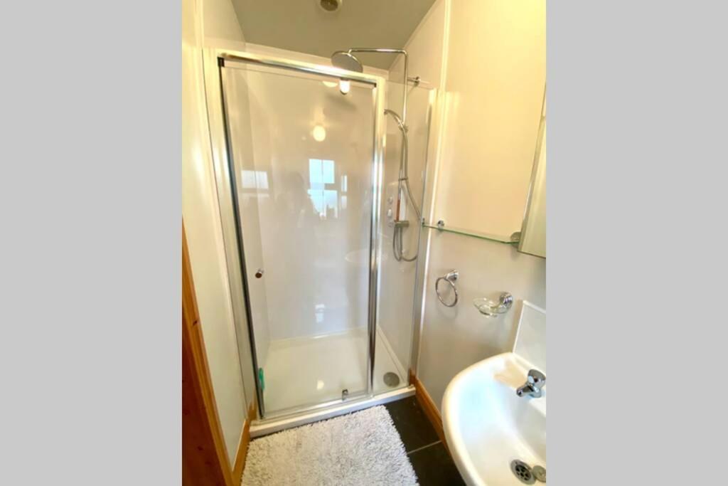 3 Bedroom House Located In Centre Of Carndonagh Exteriör bild