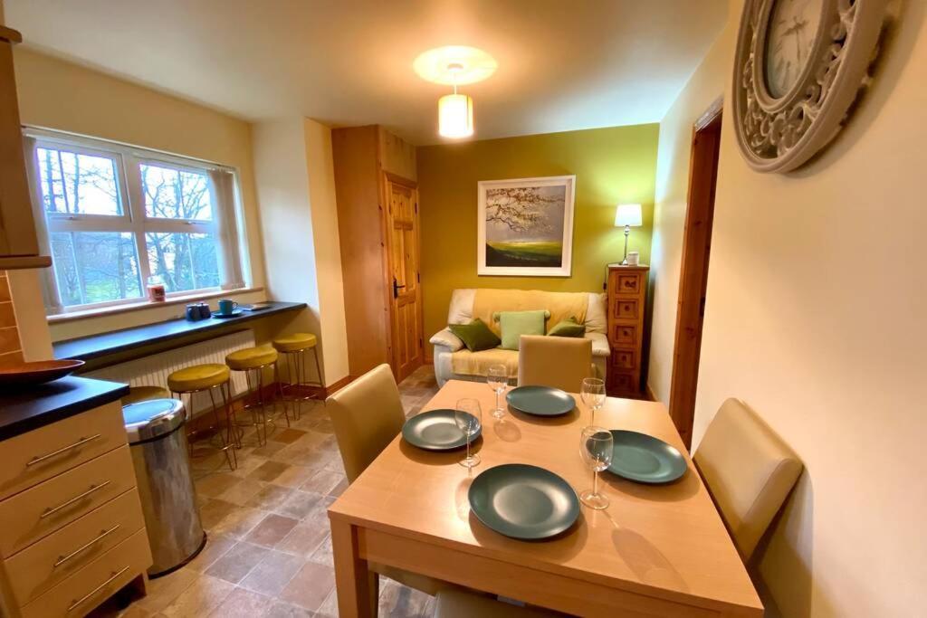3 Bedroom House Located In Centre Of Carndonagh Exteriör bild