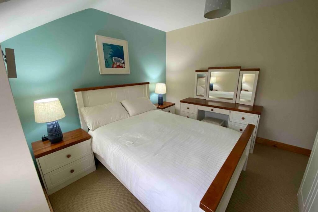 3 Bedroom House Located In Centre Of Carndonagh Exteriör bild