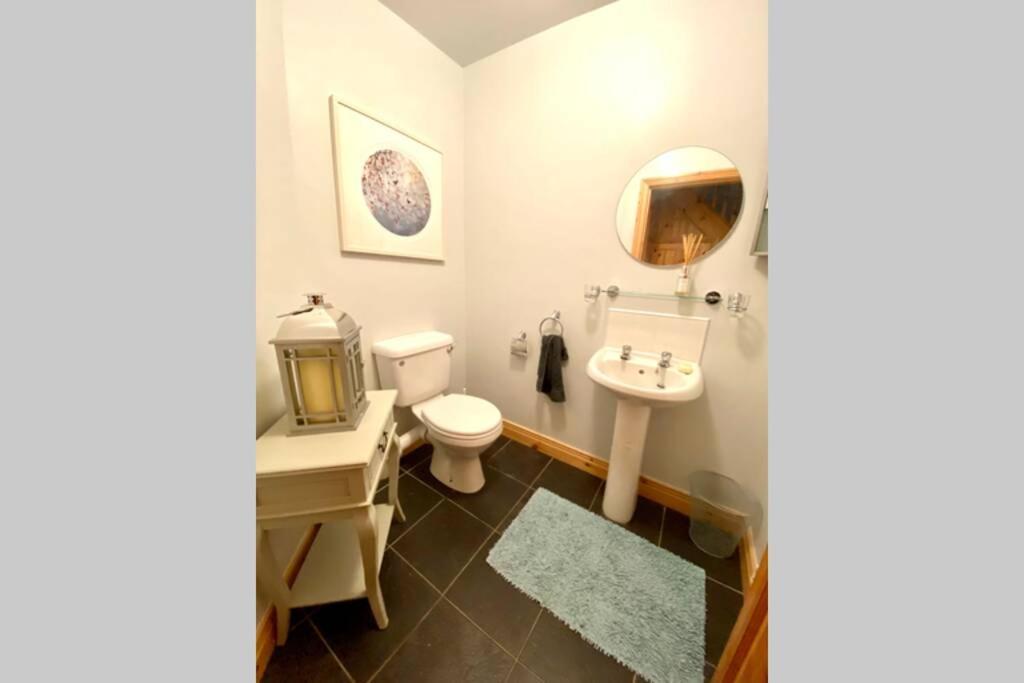 3 Bedroom House Located In Centre Of Carndonagh Exteriör bild