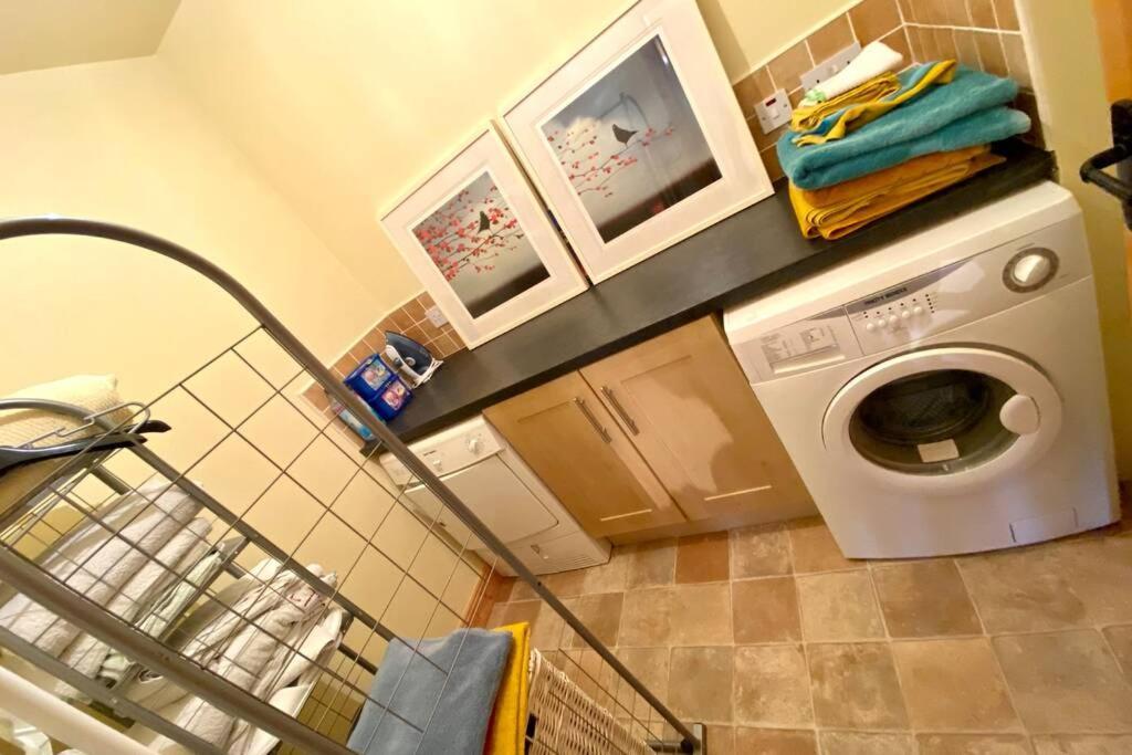 3 Bedroom House Located In Centre Of Carndonagh Exteriör bild